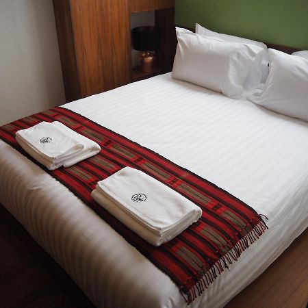 Boonnark Bed Night Bazaar No Car Parking Apartment Chiang Mai Bagian luar foto