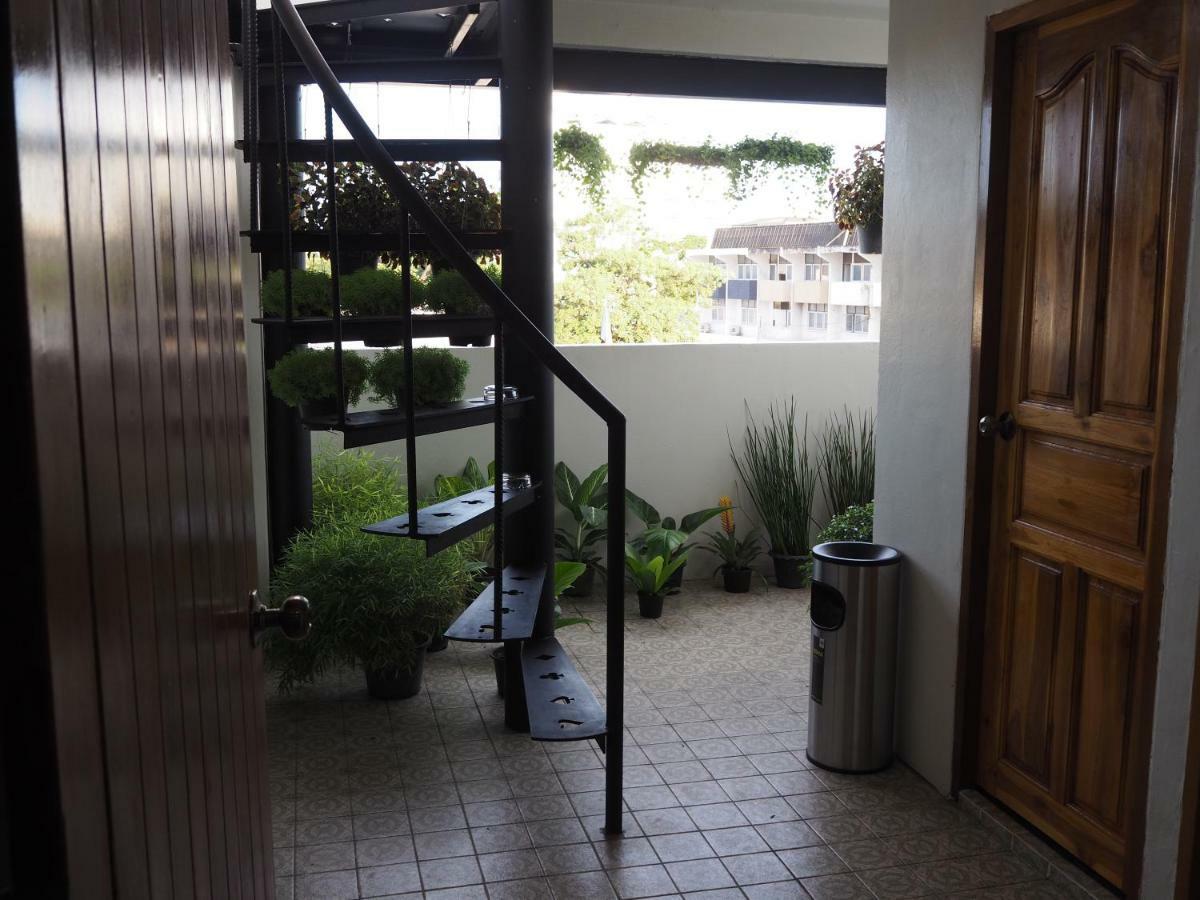 Boonnark Bed Night Bazaar No Car Parking Apartment Chiang Mai Bagian luar foto